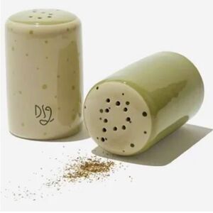 NEW In Box … DARLING SPRING Salt & Pepper Shakers